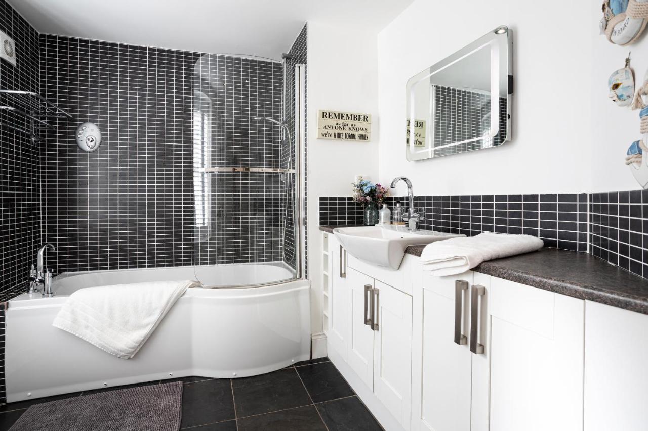 Finest Retreats - Lighthouse Cottage Rampside Eksteriør billede