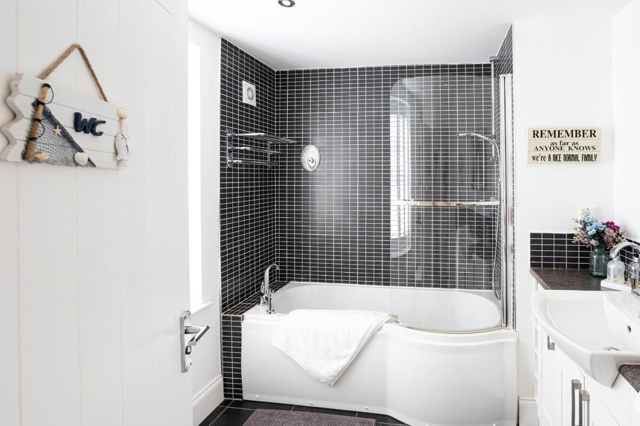 Finest Retreats - Lighthouse Cottage Rampside Eksteriør billede
